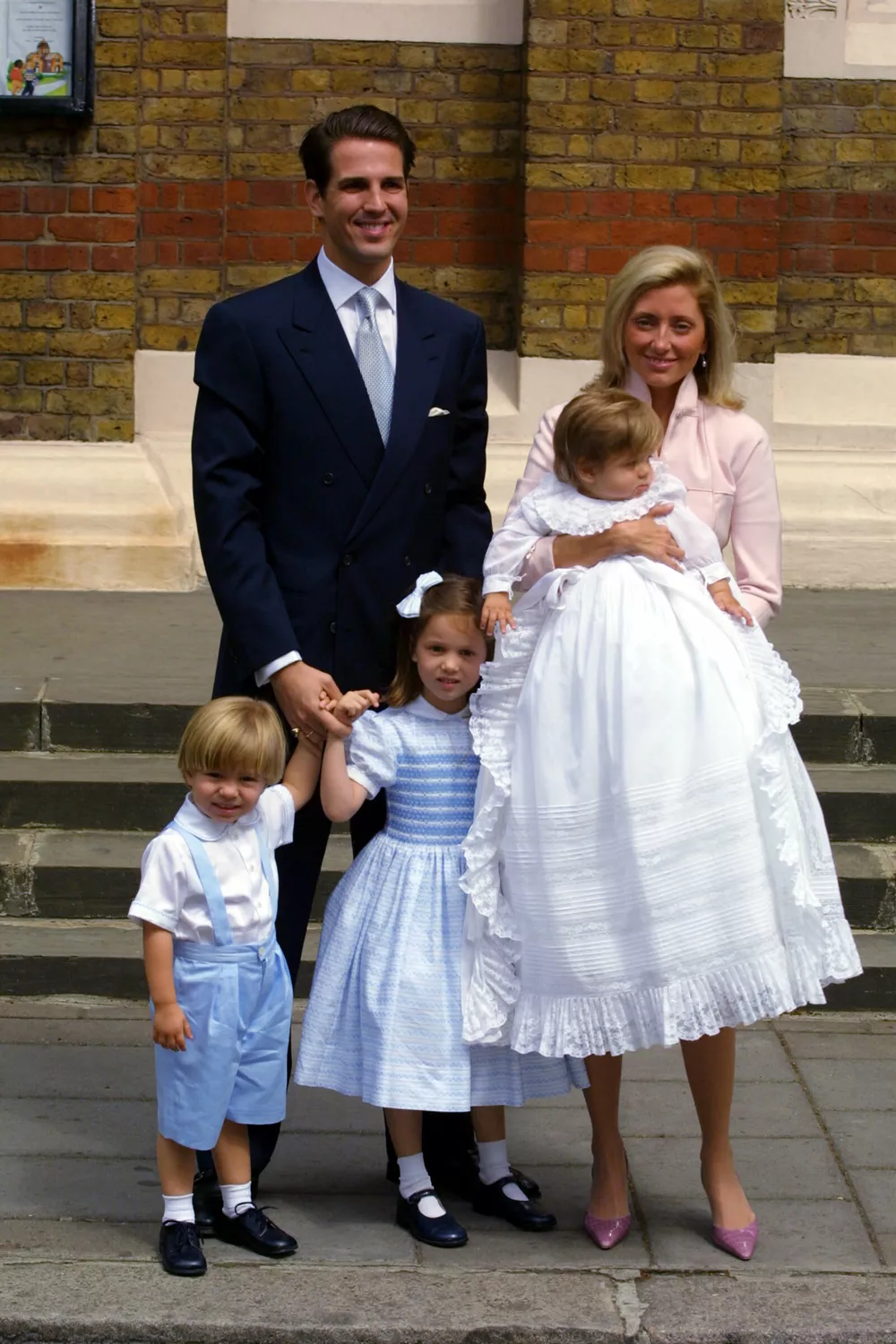 Павел и Мари-Шанталь со старшими детьми Марией-Олимпией, Константином-Алексиосом и Ахилесом-Андреасом в Лондоне 7 июня 2001 года