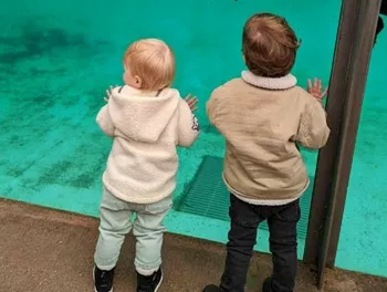 Сиенна слева