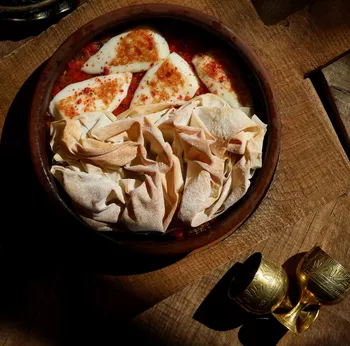 Жареный халуми с овощами