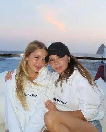 Виктория и Харпер