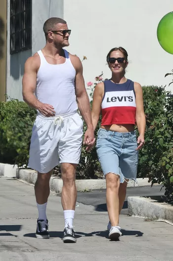 Дэн Рейнольдс и Минка Келли