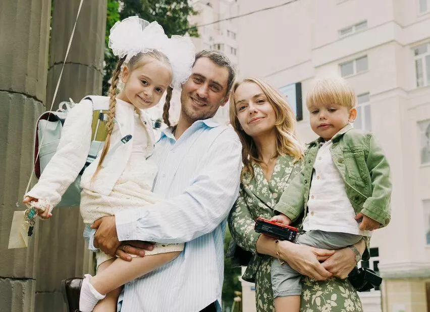 Лиза Климова и Дмитрий Чеботарев отдали дочь в необычную школу