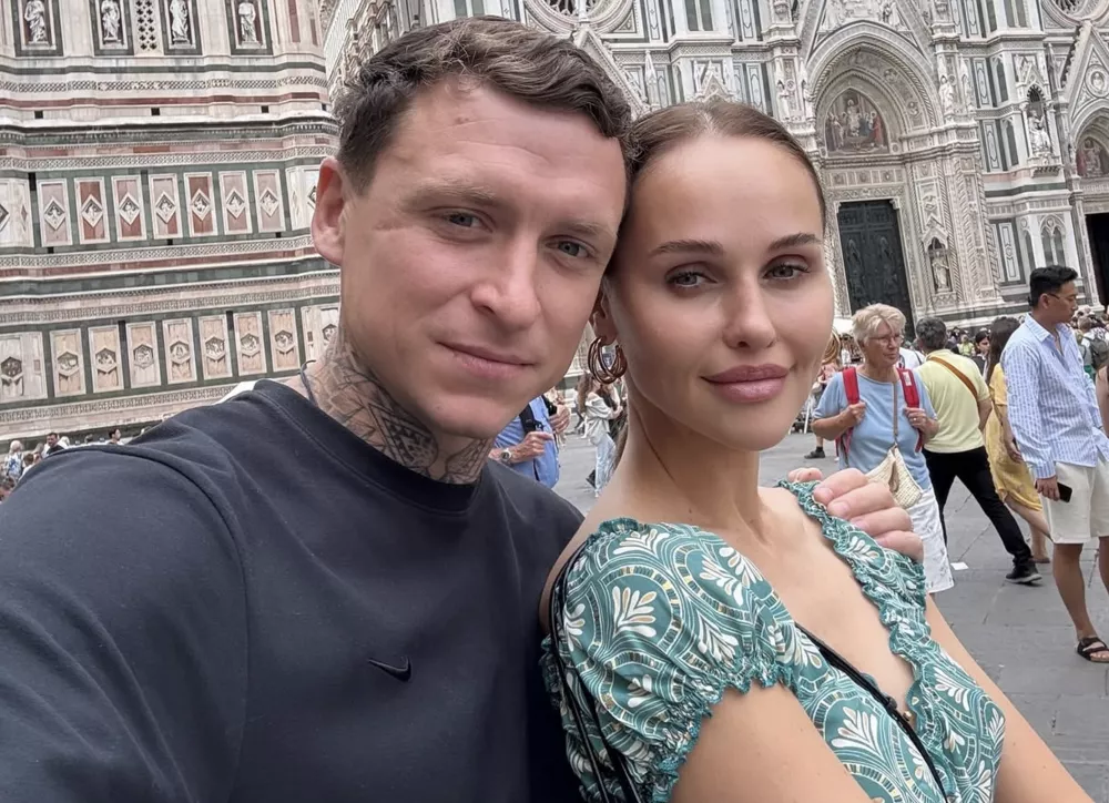 Жена Павла Мамаева показала свое фото 17-летней давности: "Губы уже на максималках"