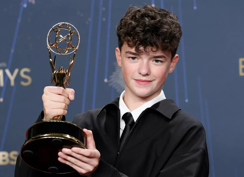 Звезда сериала Переходный возраст Оуэн Купер стал самым молодым лауреатом Эмми в истории