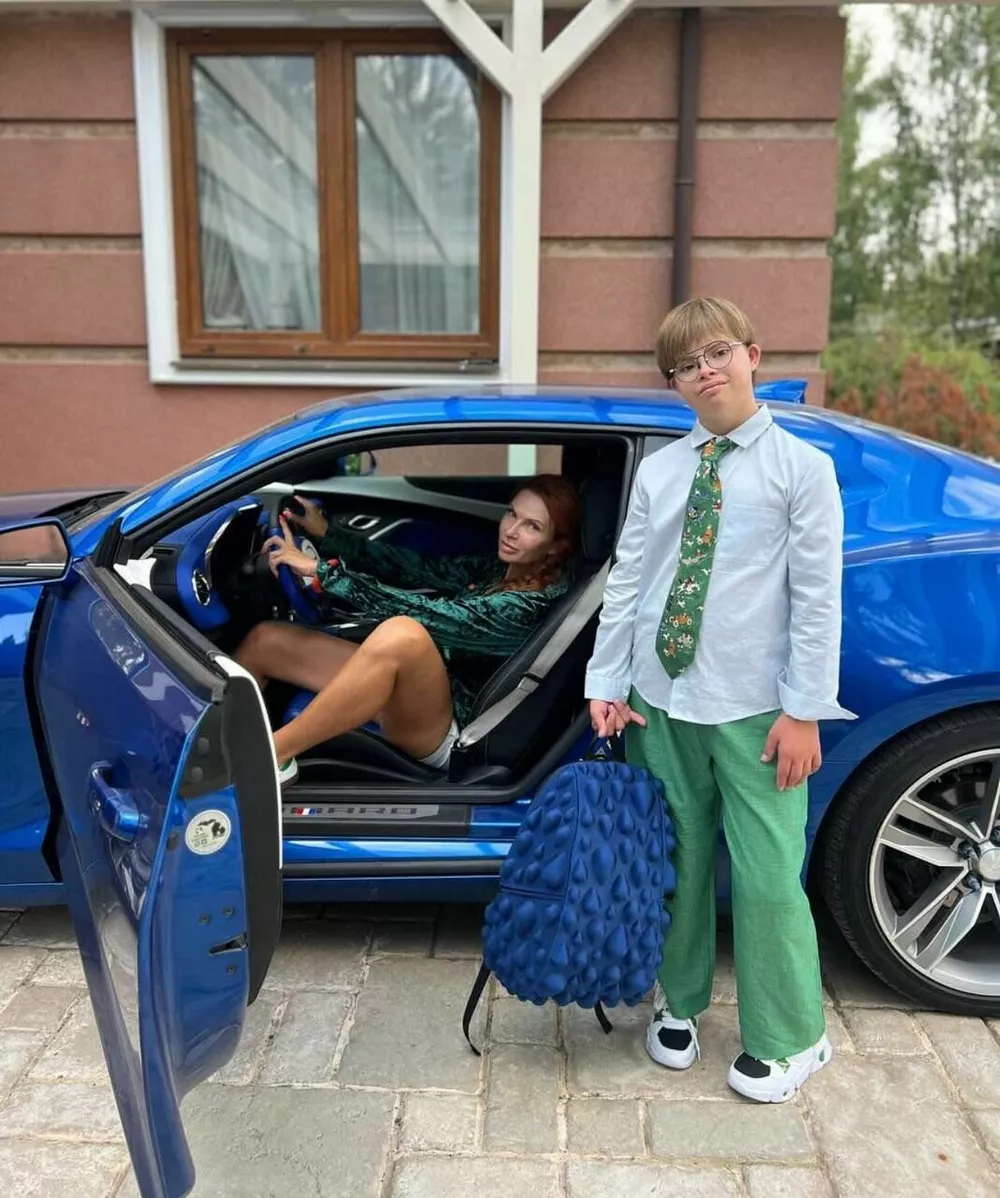 Эвелина Бледанс с сыном Семен