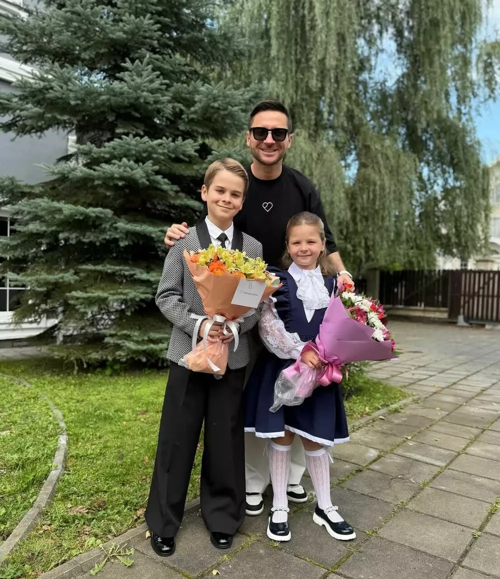 Сергей Лазарев с сыном Никитой и дочерью Аней