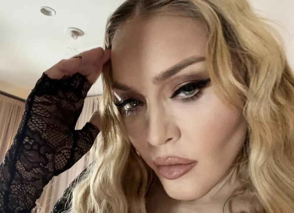 Кривляние и небритые подмышки: дочь Мадонны Лурдес шокировала фанатов на Met Gala