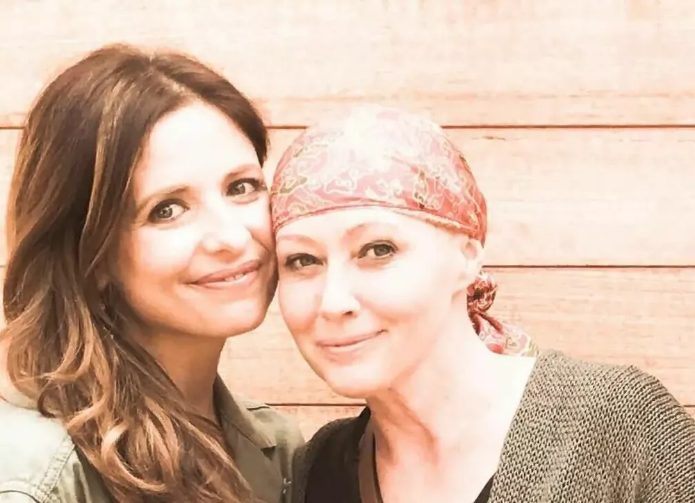 Баффи объединилась с Зачарованными: Сара Мишель Геллар поддержала Шеннен Доэрти на фоне борьбы с онкологией  