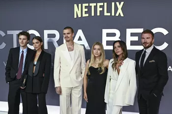 Круз Бекхэм с девушкой Джеки Апостел Ромео Бекхэм Харпер Бекхэм Дэвид и Виктория Бекхэм