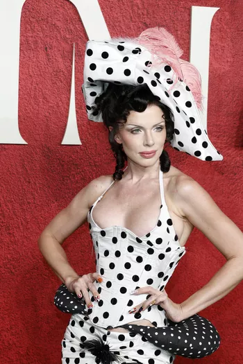 Джулия Фокс