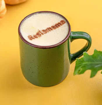 Осенний раф с куркумой и имбирем