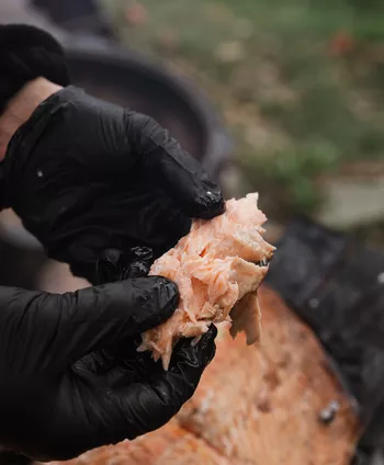 Запеченная на открытом огне рыба