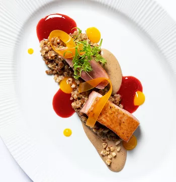 Утиная грудка с гречкой в разных текстурах