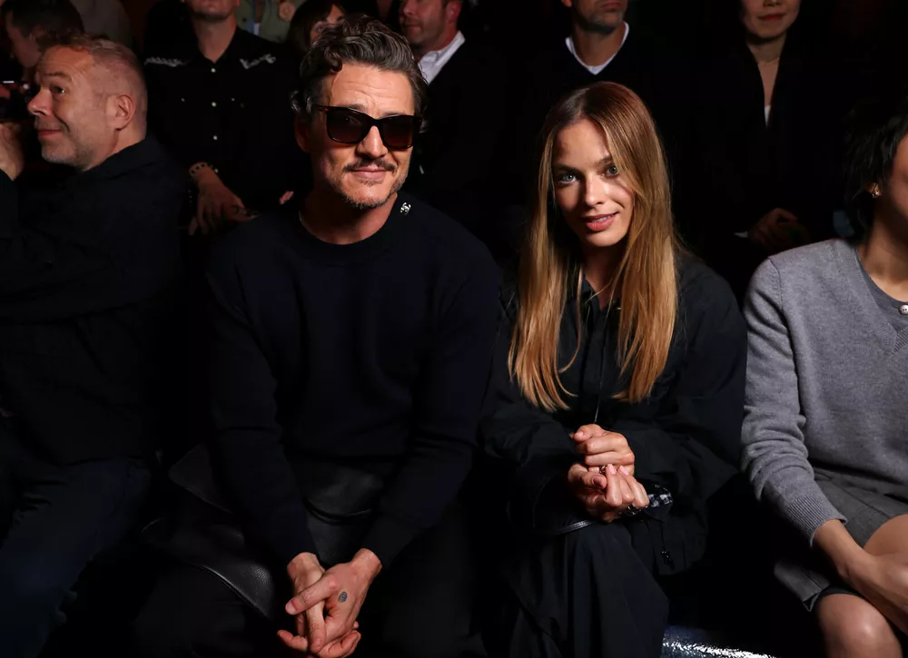 Марго Робби, Педро Паскаль и Пенелопа Крус на показе Chanel