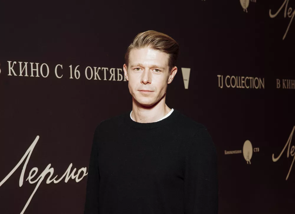 Никита Ефремов, Юлия Хлынина, Константин Эрнст и другие на премьере фильма "Лермонтов"