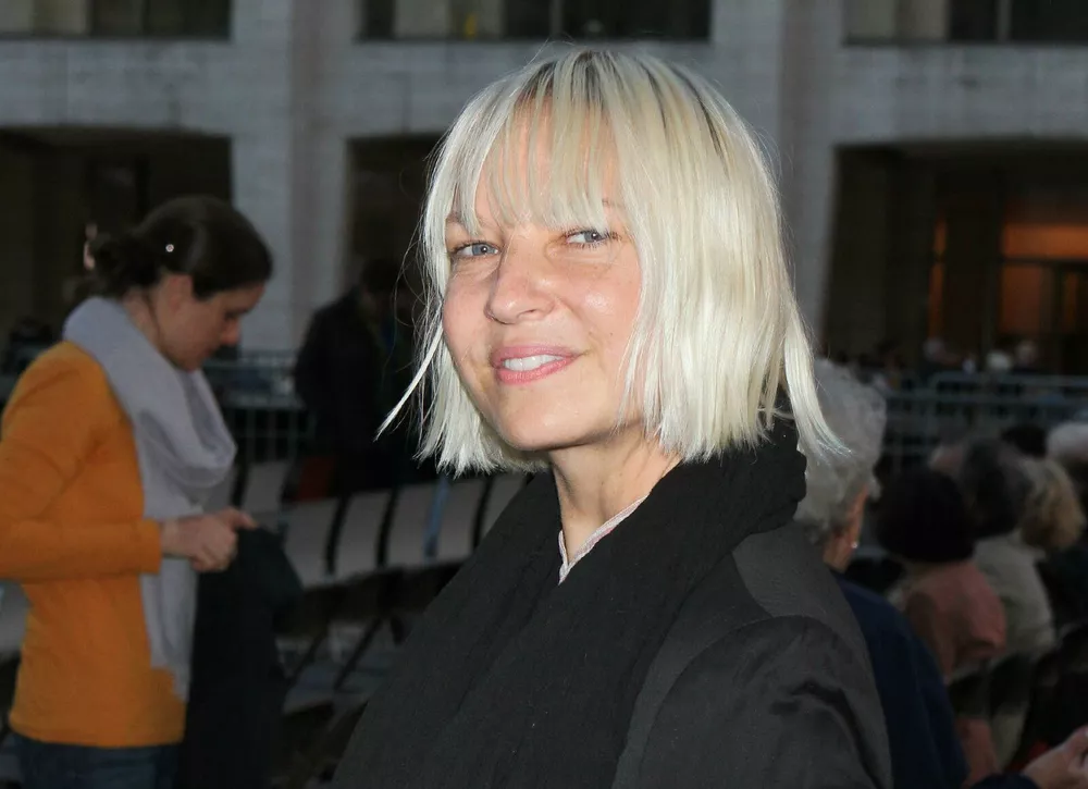 Певица Sia выиграла суд по опеке над ребенком