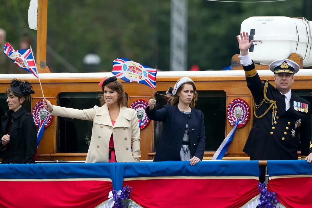 Беатрис и Евгения с отцом