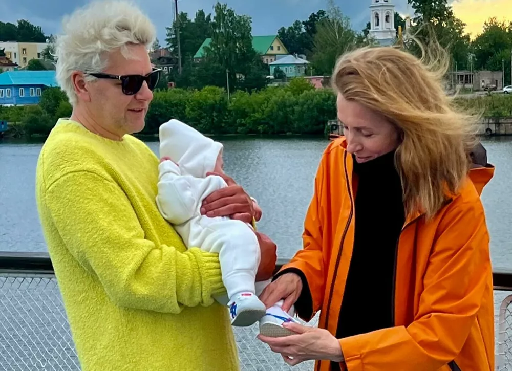 Это счастье: Светлана Бондарчук впервые показала поклонникам 9-месячного сына