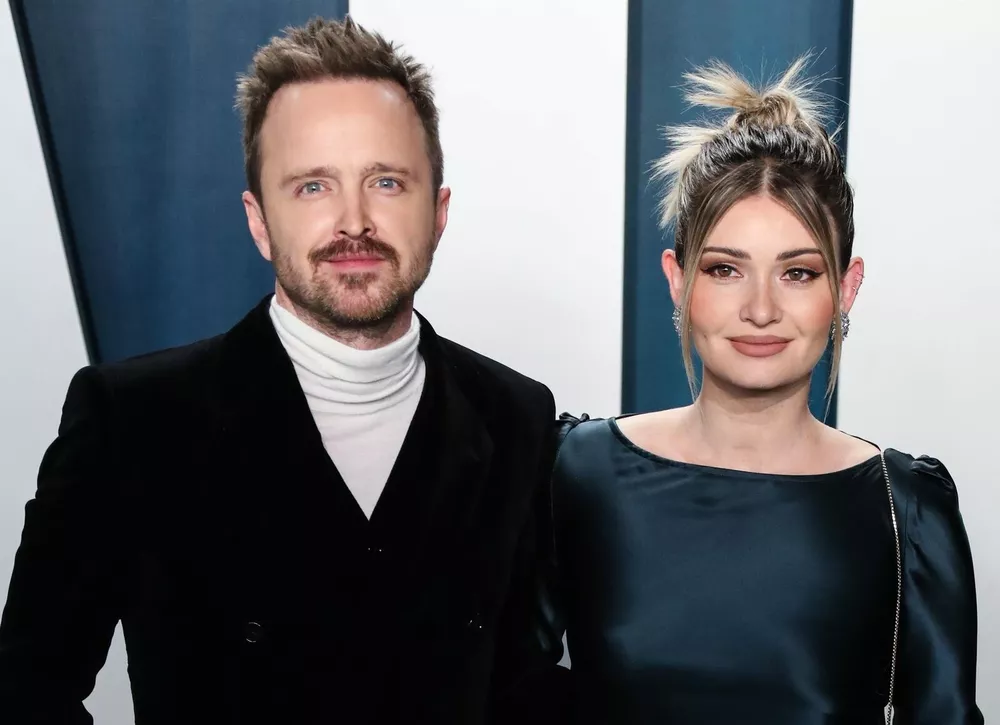 Аарон Пол с женой переехали во Францию после калифорнийских лесных пожаров