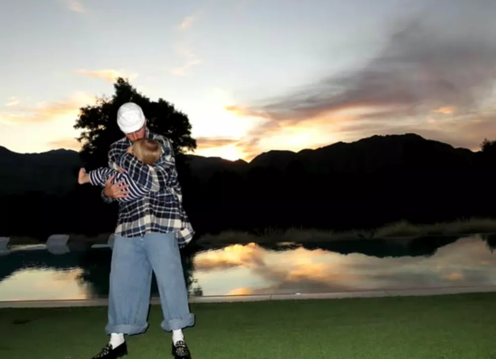 Джастин Бибер опубликовал трогательное фото с сыном на руках 