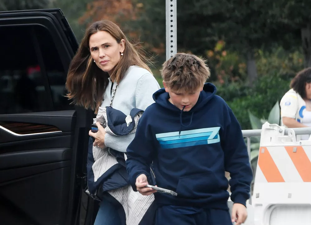 Дженнифер Гарнер сводила сына от Бена Аффлека на футбол