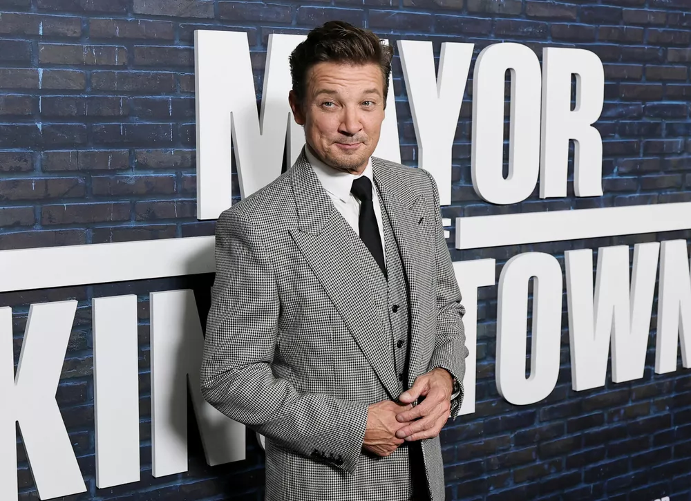 Джереми Реннер ответил на обвинения бывшей девушки: Она сама преследовала меня