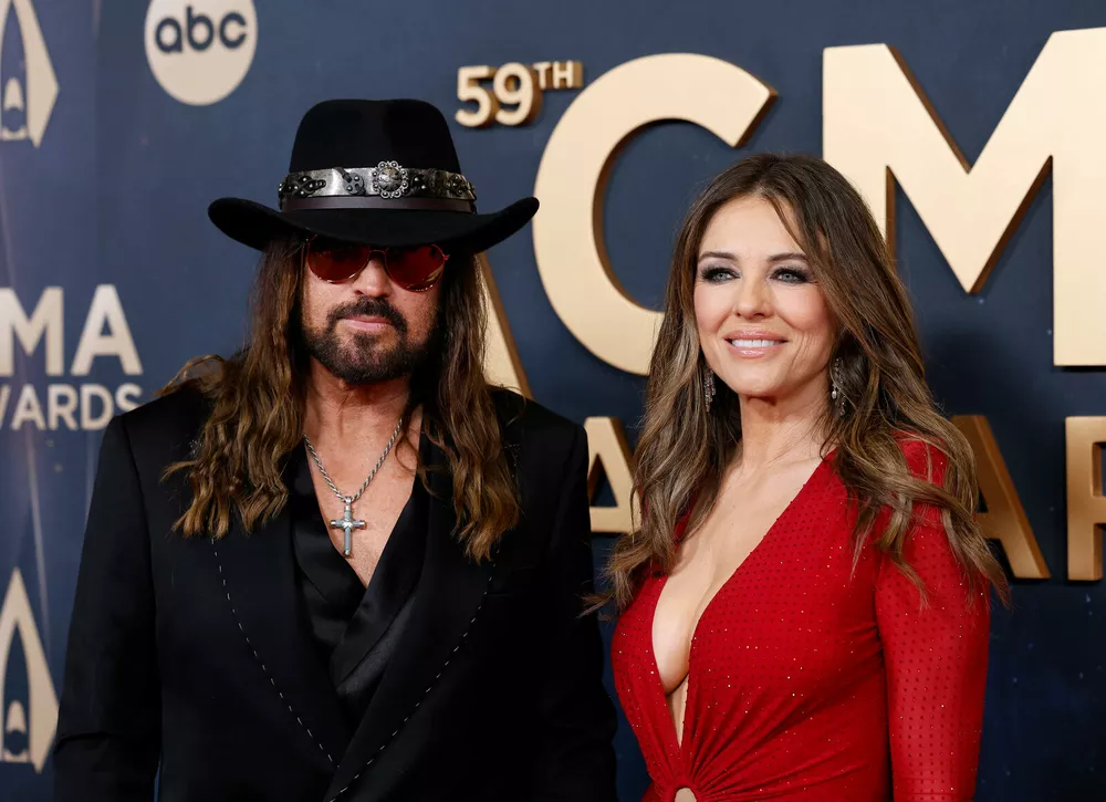 Элизабет Херли и Билли Рэй Сайрус посетили вместе красную дорожку