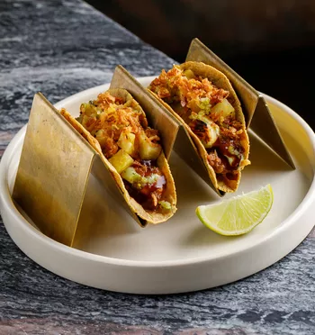 Тако аль пастор с ананасом