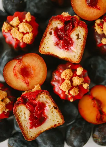 Канеле слива-коньяк