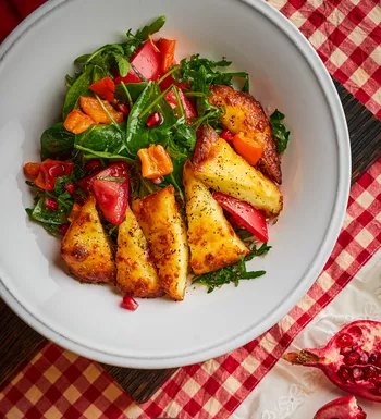 Салат с халуми и гранатом