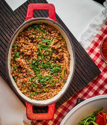 Гречневая каша с уткой и зеленым луком