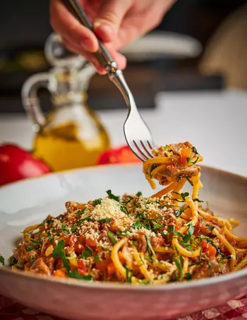 Спагетти с томленым ягненком