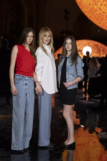 Николь с дочерьми