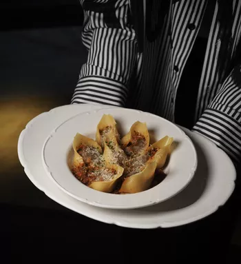 Конкильони болоньезе