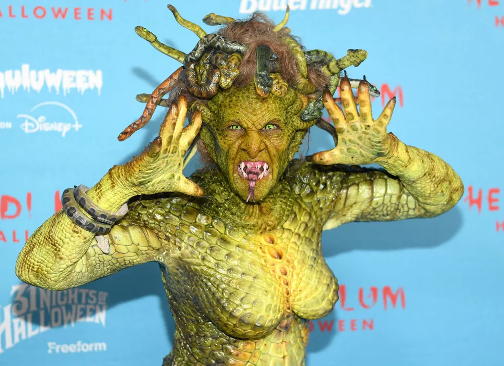 Хайди Клум стала Медузой Горгоной — рассматриваем образ звезды для ее вечеринки в честь Хэллоуина