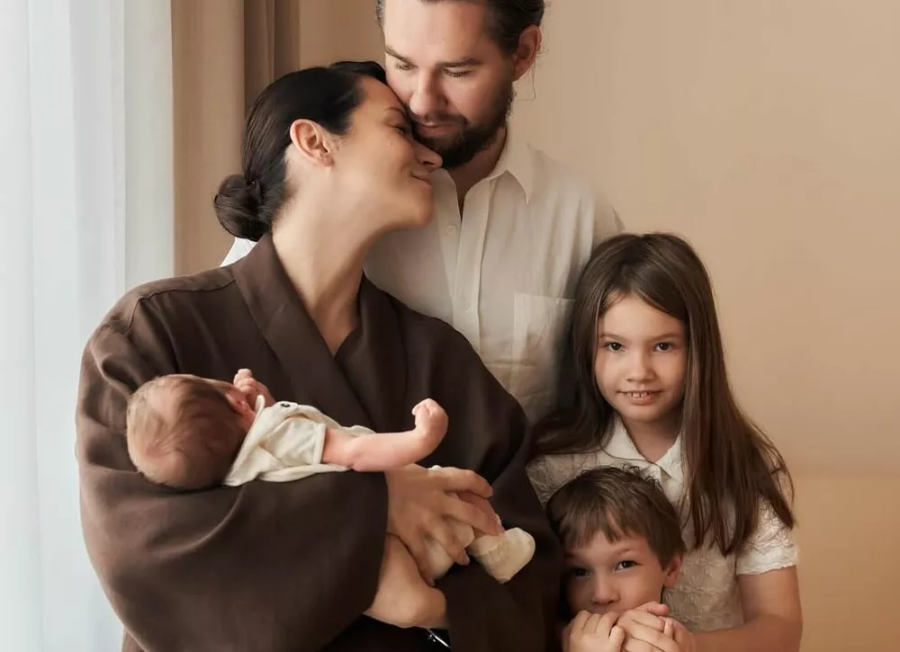 Ида Галич выложила редкое фото маленькой дочери с падчерицей