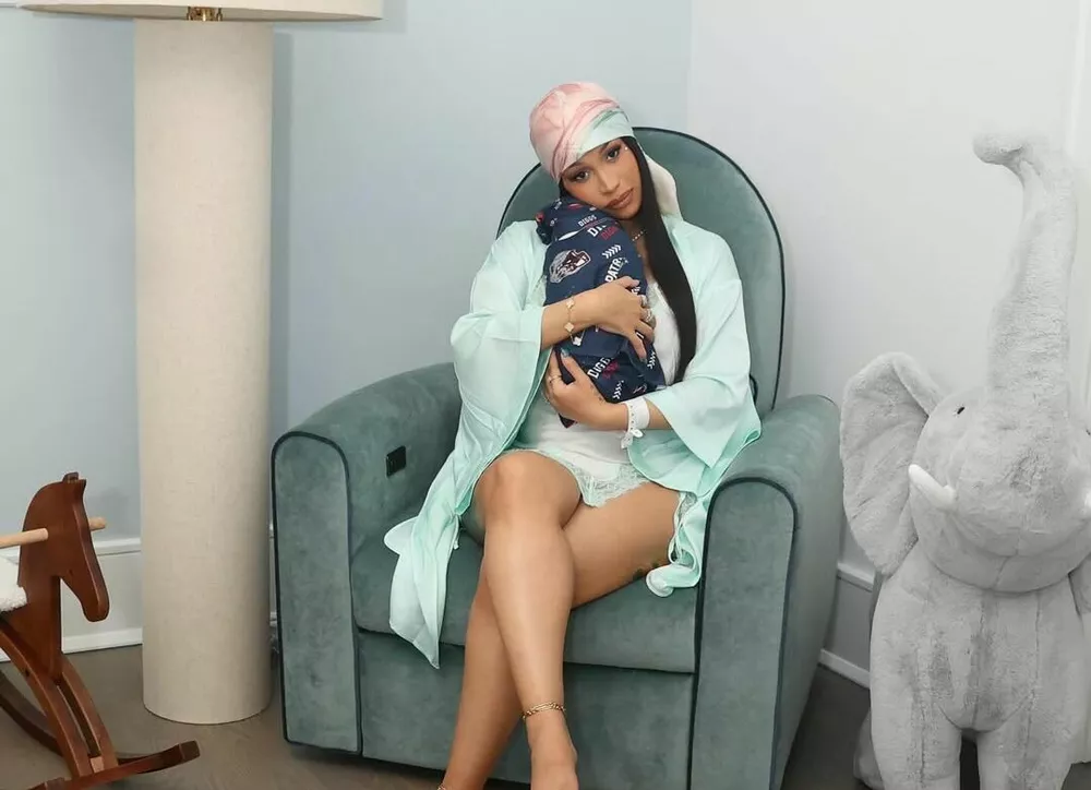 Карди Би показала первое фото новорожденного сына