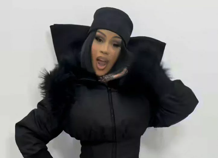 Карди Би впервые появилась на публике после рождения четвертого ребенка