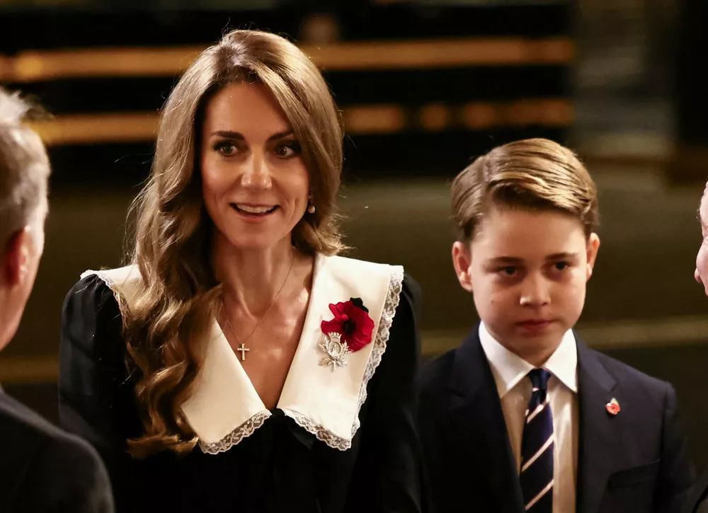 Принц Джордж дебютировал на Фестивале памяти в Лондоне — его поддержала мама, Кейт Миддлтон