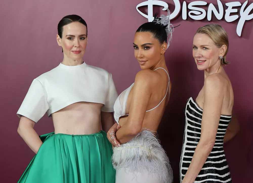 Ким Кардашьян, Наоми Уоттс и Сара Полсон на премьере сериала Все честно в Бразилии