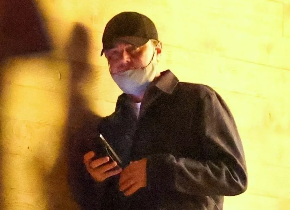 Леонардо Ди Каприо провел День благодарения в компании возлюбленной и лучшего друга