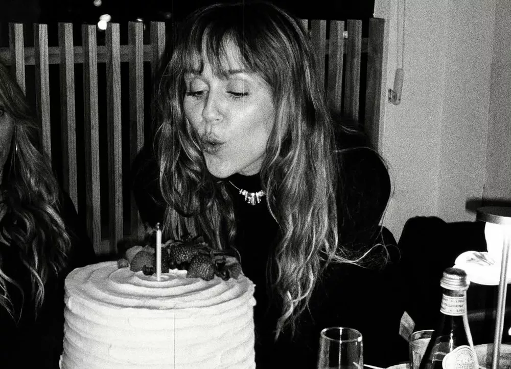 Майли Сайрус по-семейному отметила 33-летие