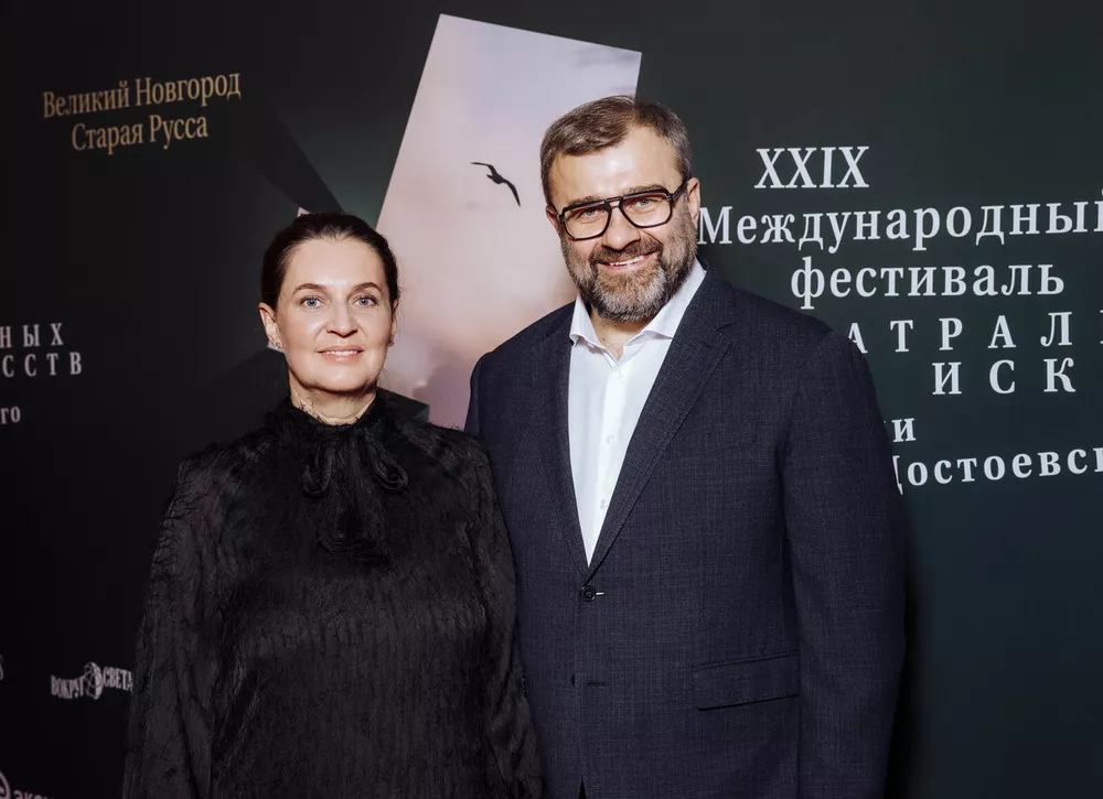 Михаил Пореченков с супругой, Юлия Хлынина и другие на открытии ХXIX Международного фестиваля театральных искусств имени Ф.М. Достоевского