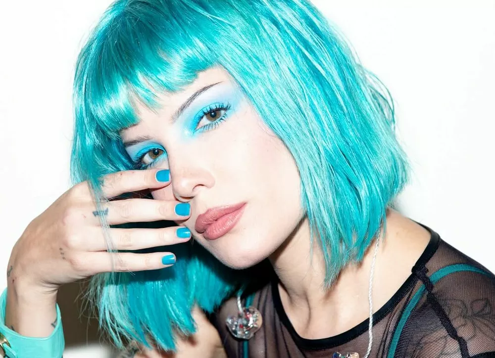 Певицу Холзи госпитализировали после концерта в Бостоне 