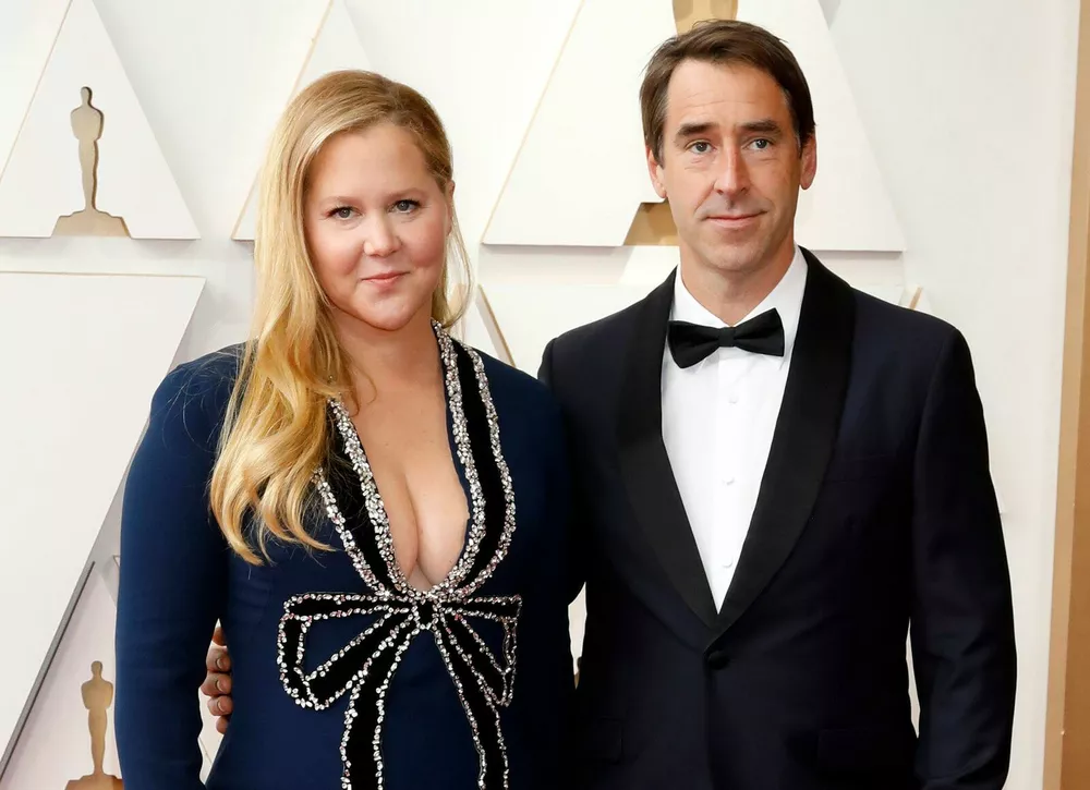 Развод на фоне сильного похудения: что на самом деле происходит в отношениях Эми Шумер с мужем