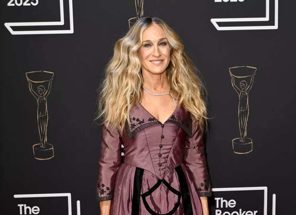 Сара Джессика Паркер повторила культовый образ Кэрри Брэдшоу на красной дорожке