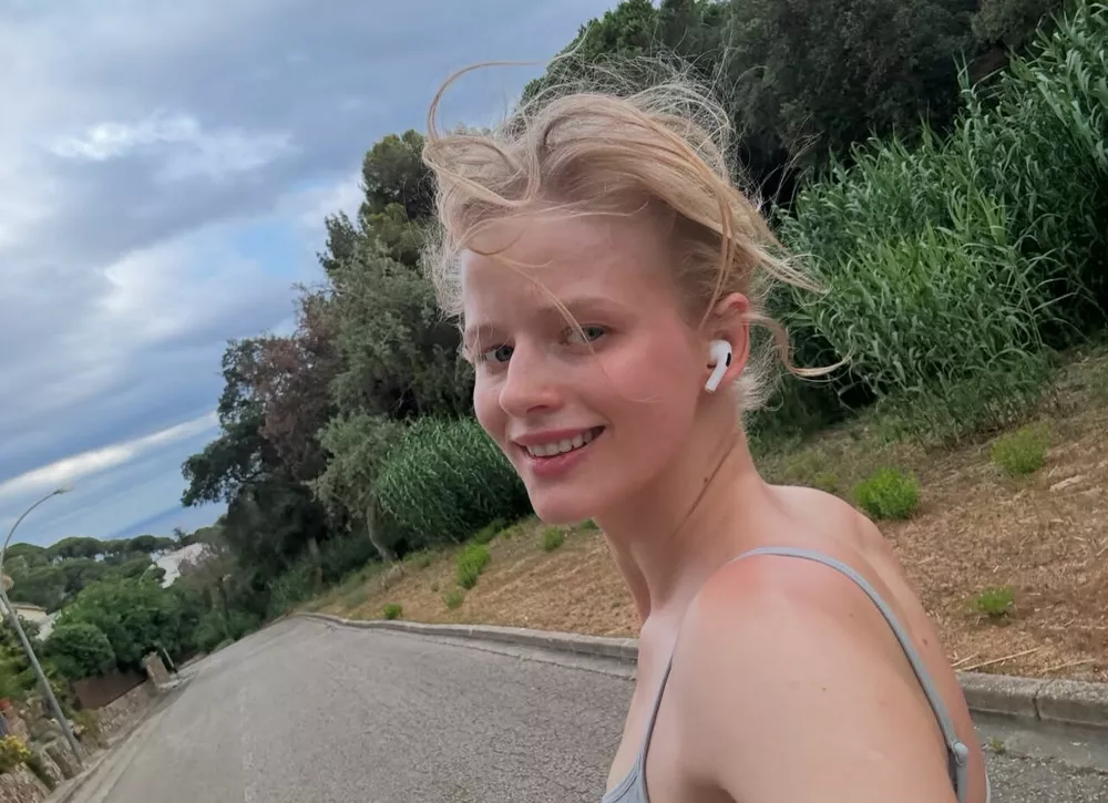 Саша Бортич продемонстрировала фигуру на отдыхе с возлюбленным 