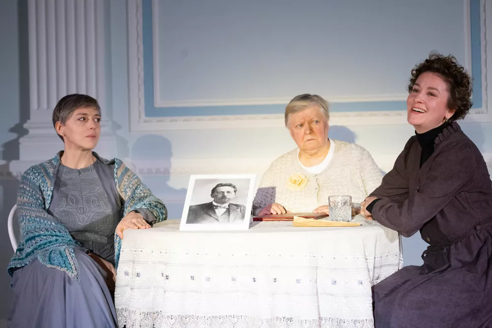 Спектакль “Три”