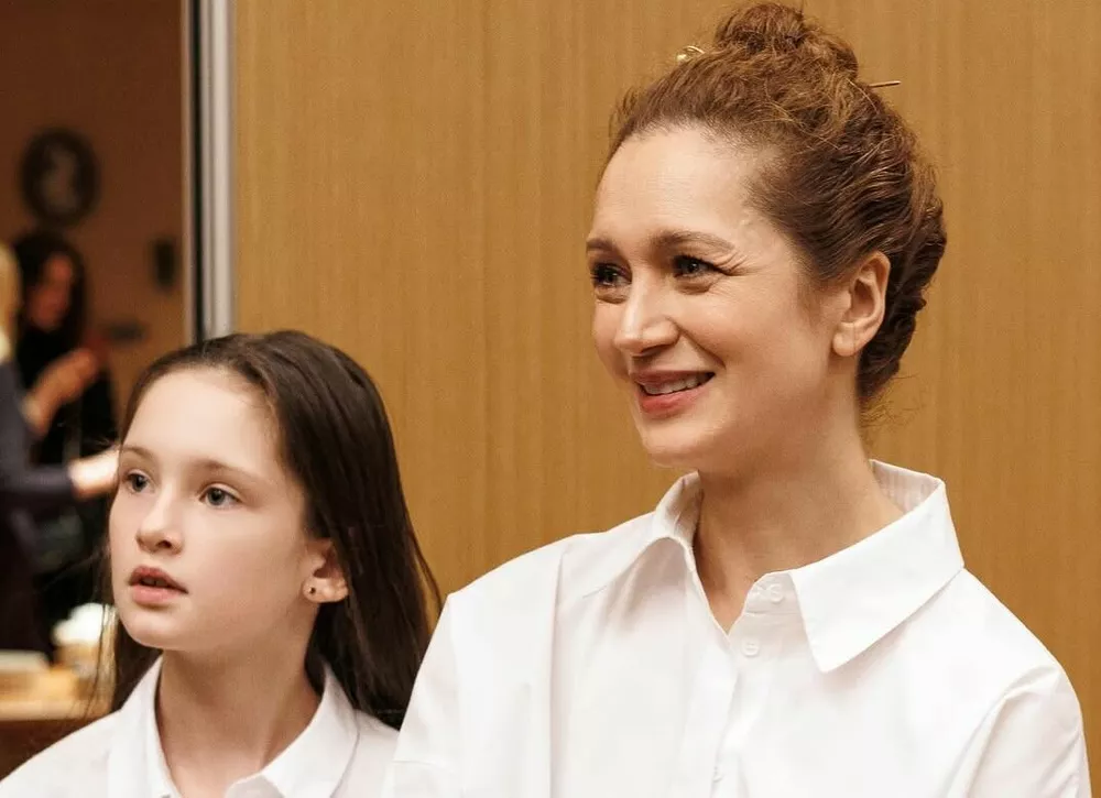 Виктория Исакова поделилась редкими фото 10-летней дочери