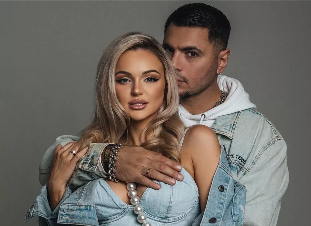 Жена Птахи рассекретила беременность, показав живот в соцсетях